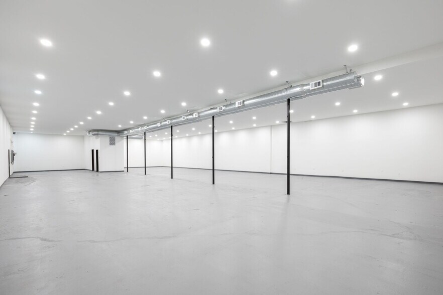 More Photos Of 14701 Calvert St, Van Nuys Warehouse For Sale