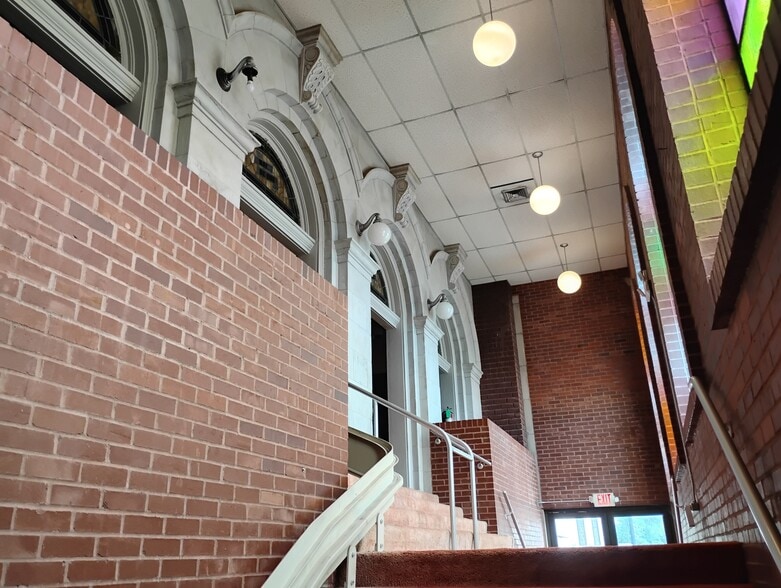 More Photos Of 906 Elm St, Coffeyville Religious Facility For Sale