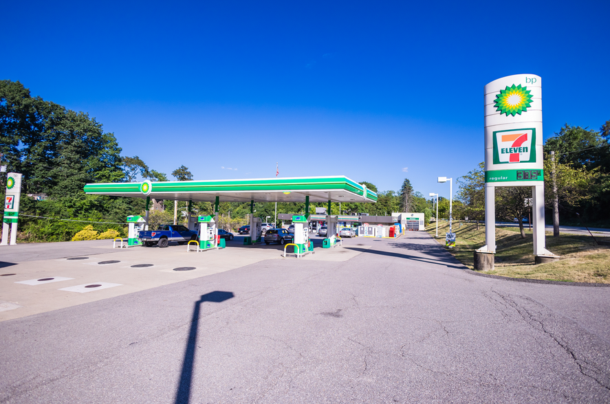 Primary Photo Of 2 Heckel Rd, Mc Kees Rocks Service Station For Sale