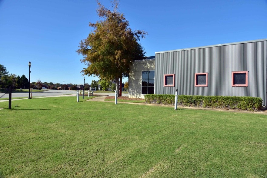 More Photos Of 2807 Meredyth Dr, Albany Restaurant For Sale