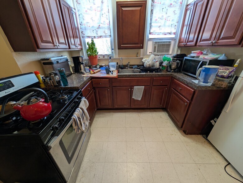 More Photos Of 2541 St Paul St, Baltimore Office For Sale