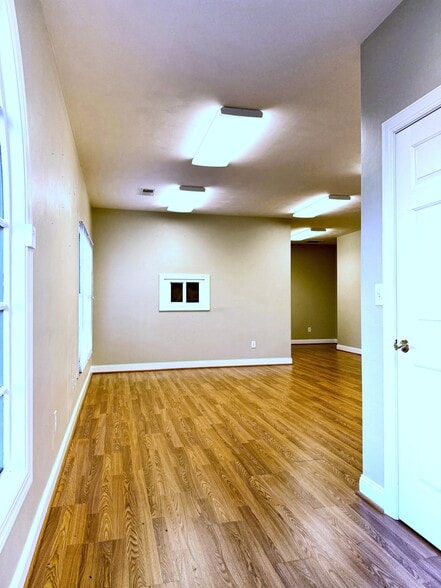 More Photos Of 2758 Electric Rd, Roanoke Medical For Sale