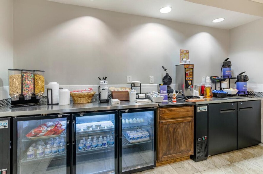 More Photos Of 1000 Washington St E, Charleston Hotel For Sale