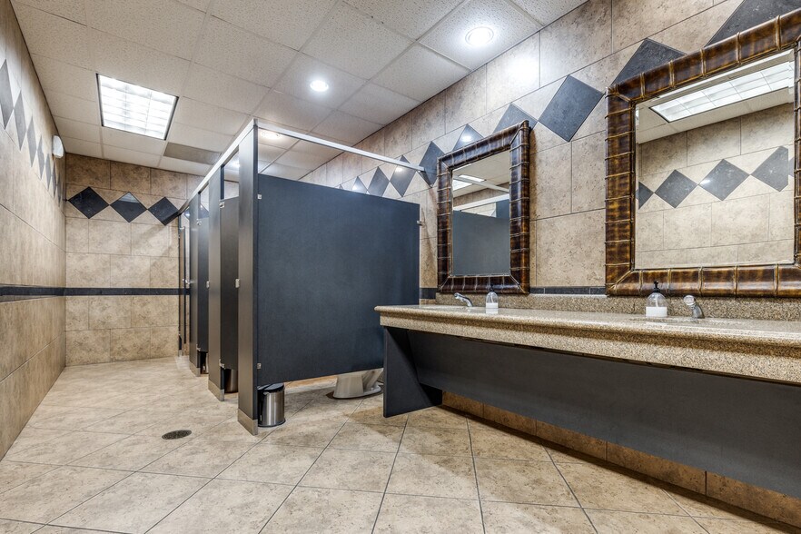 More Photos Of 14521 Old Katy Rd, Houston Unknown For Lease