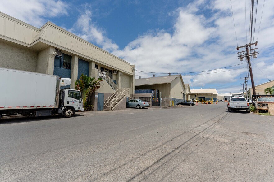 More Photos Of 2290 Alahao Pl, Honolulu Unknown For Lease