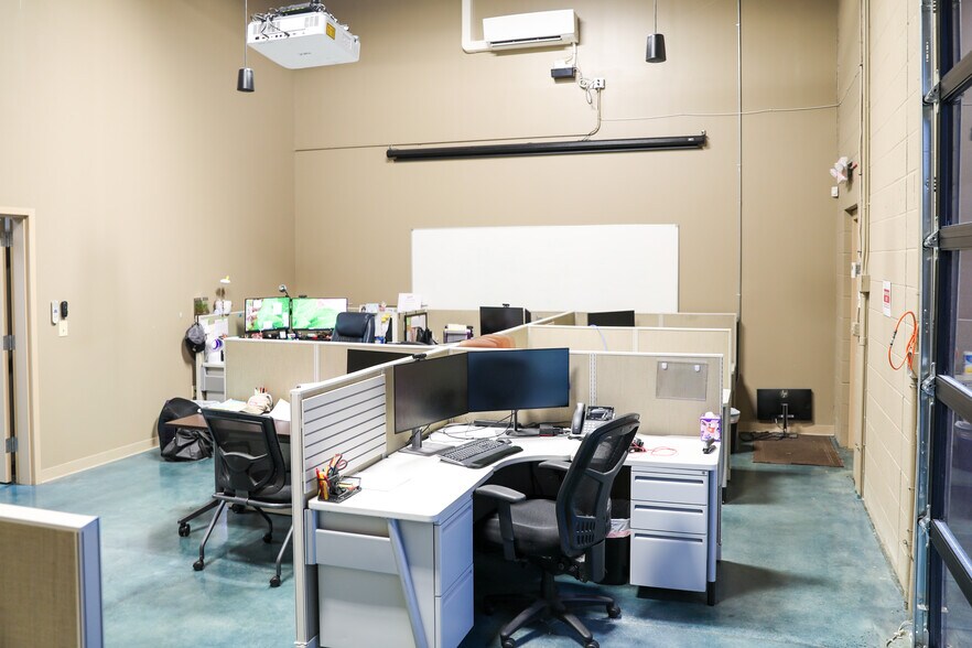 More Photos Of , Alpharetta Flex For Sale