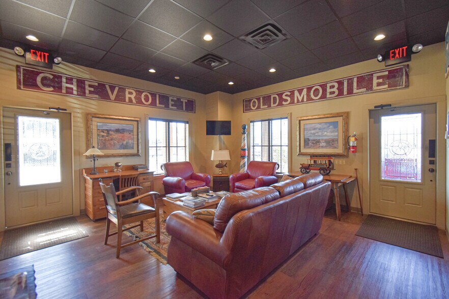 More Photos Of 7906 S Broadway Ave, Tyler Office Residential For Sale