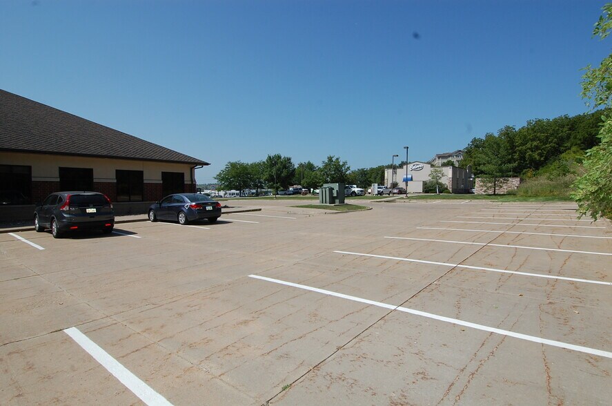 More Photos Of 640 Highway 1 W, Iowa City Office For Sale