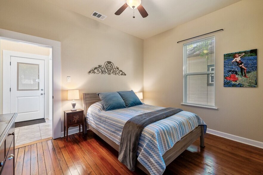 More Photos Of 314 W 3rd St, Taylor Multifamily For Sale