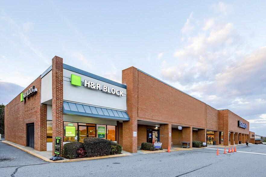 More Photos Of 1550 Buford Hwy, Buford Supermarket For Lease
