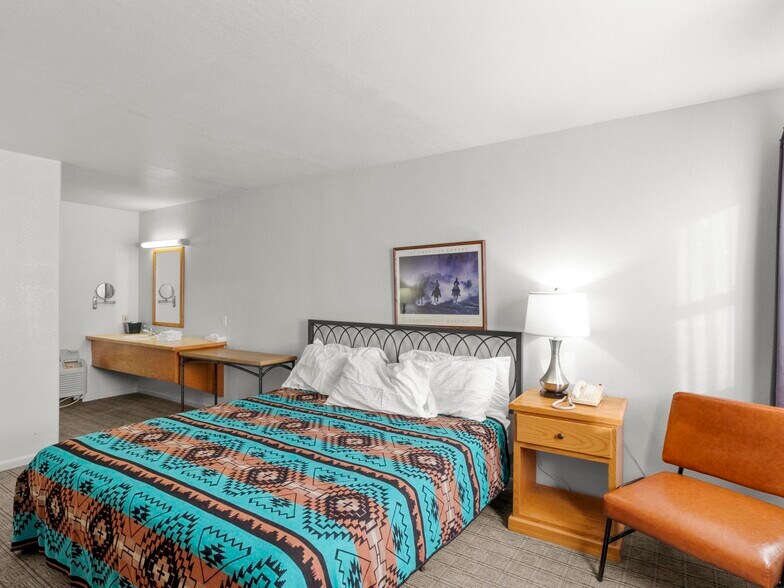 More Photos Of US 163 & San Juan River, Mexican Hat Hotel For Sale