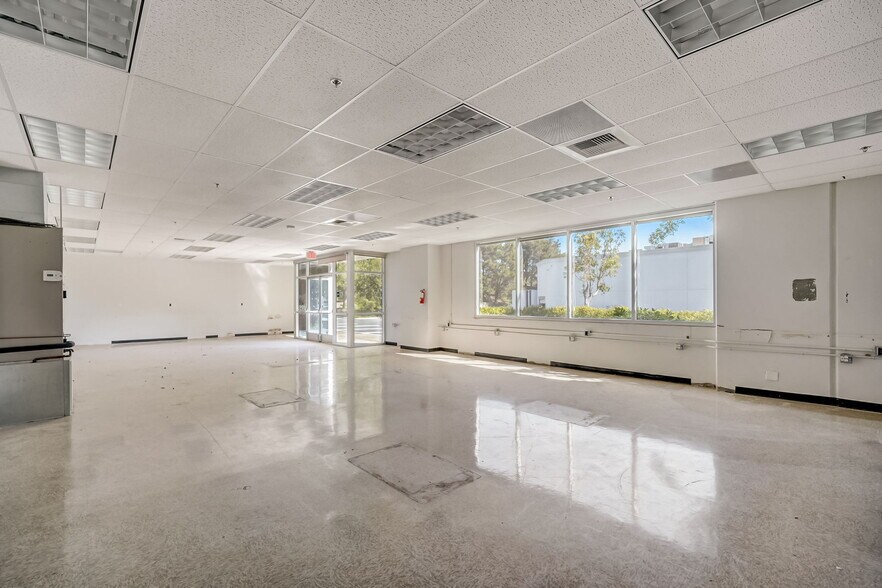 More Photos Of 15 Argonaut, Aliso Viejo Research And Development For Sale