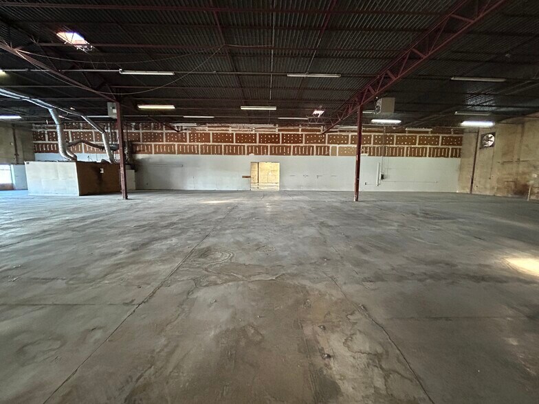 More Photos Of 3615-3625 Air Park St, Memphis Distribution For Sale