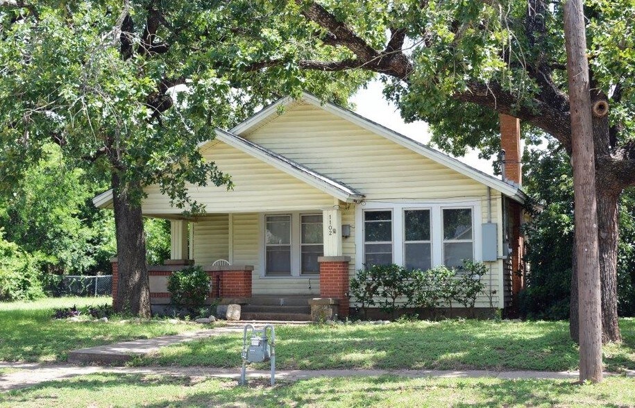 More Photos Of 207 N 10th St, Gatesville Specialty For Sale