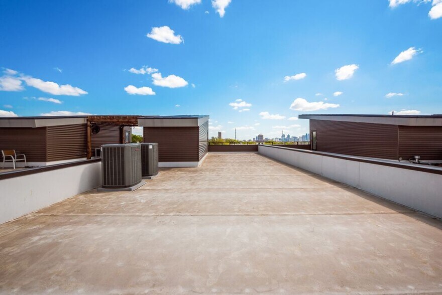 More Photos Of 4763 Algiers St, Dallas Loft Creative Space For Sale