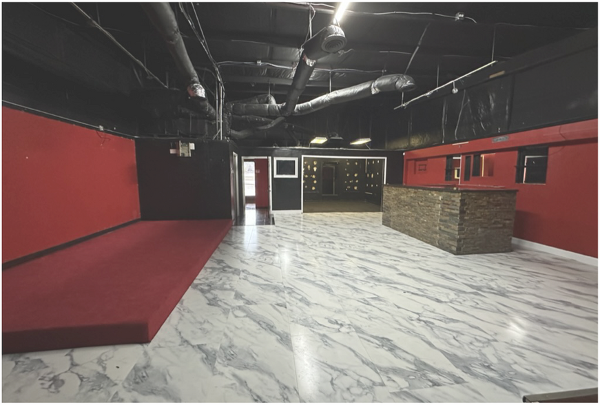 More Photos Of 750 Veterans Pky, Jonesboro Flex For Lease
