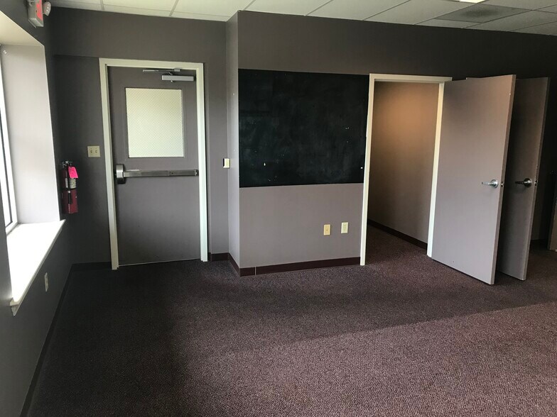 More Photos Of 330 N Reading Rd, Ephrata Unknown For Lease