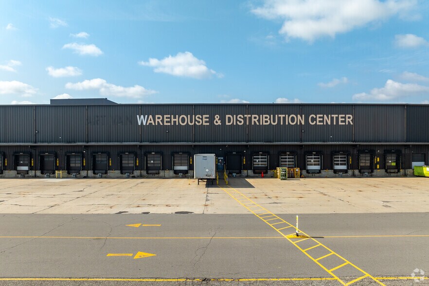 More Photos Of 6500 14 Mile Rd, Warren Warehouse For Lease