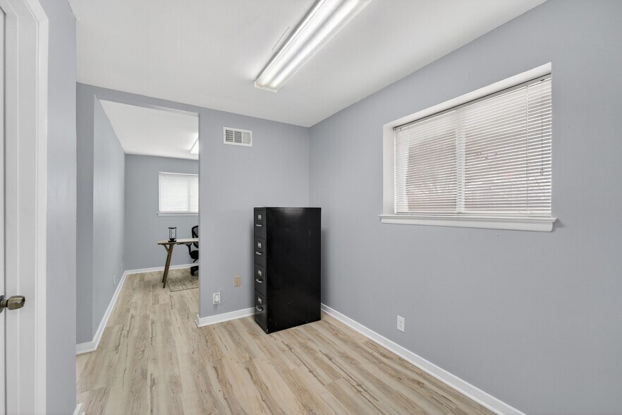 More Photos Of 2001 Capitol dr, Milwaukee Office For Sale