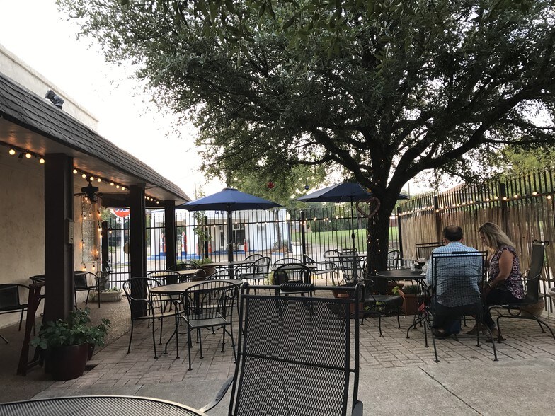 More Photos Of 1424 Washington Ave, Waco Restaurant For Sale