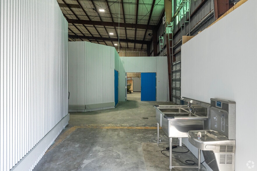 More Photos Of 5806 N 53rd St, Tampa Distribution For Lease