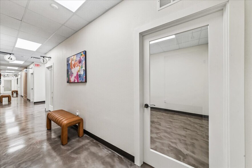 More Photos Of 566 Barton Blvd, Rockledge General Retail For Lease