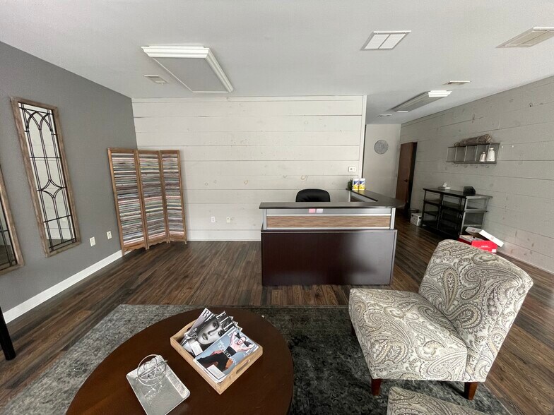 More Photos Of 955 W Wade Hampton Blvd, Greer Office For Lease