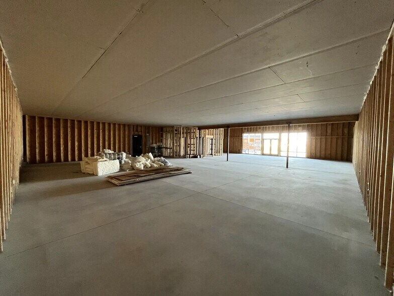 More Photos Of 1425 S Burr St, Mitchell General Retail For Lease