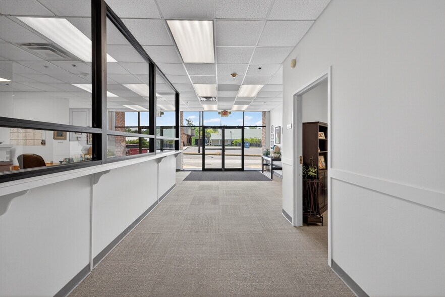 More Photos Of 3005 Lenora Church Rd, Snellville Office For Sale