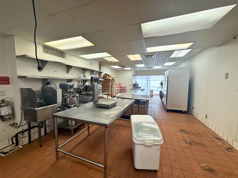 More Photos Of 422 N La Cienega Blvd, West Hollywood Storefront For Lease