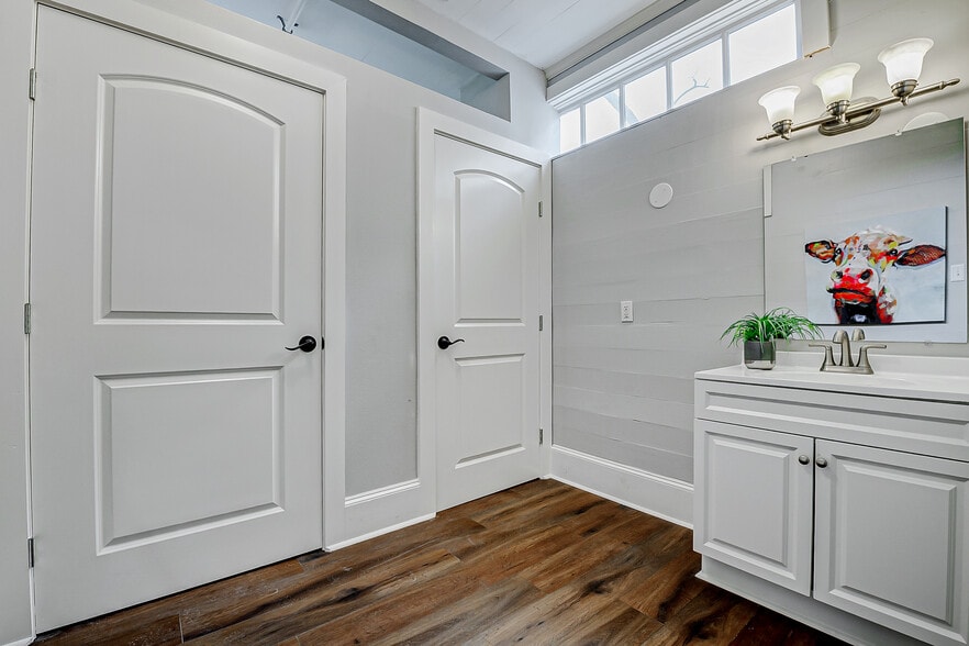 More Photos Of 902 Richmond Pky, Richmond Office Residential For Sale