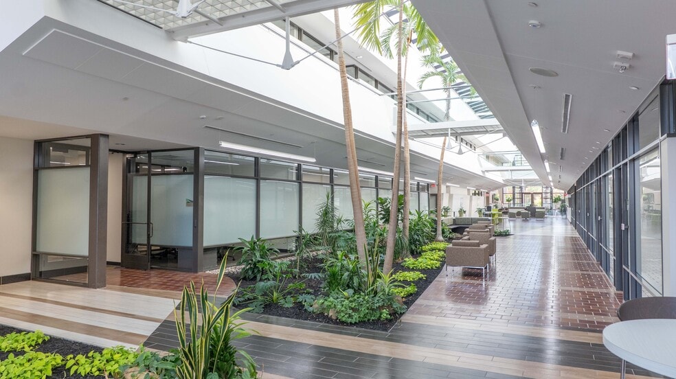 More Photos Of 600 Wilshire Dr, Troy Office For Sale