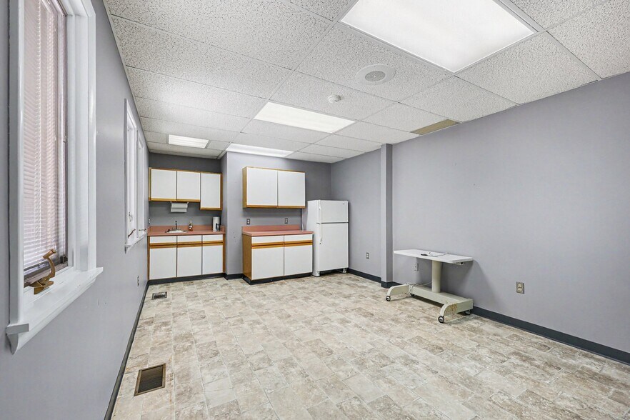 More Photos Of 2609 Electric Ave, Port Huron Medical For Sale