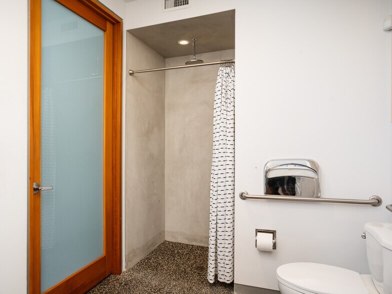 More Photos Of 215 California St, El Segundo Office For Lease