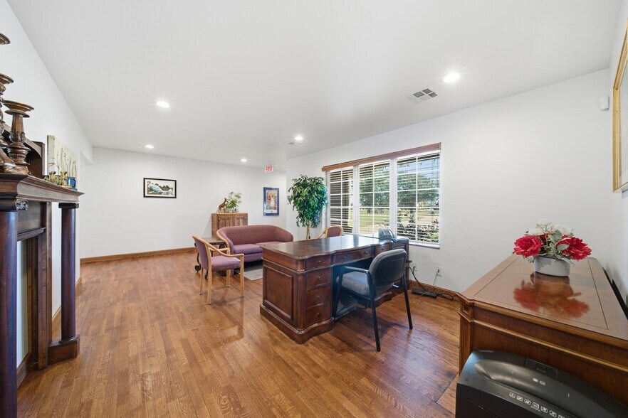More Photos Of 601 S Cherokee St, Catoosa Office For Sale