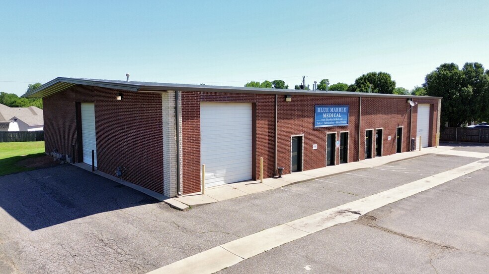 More Photos Of 1505-1509 Commerce St, Yukon Warehouse For Lease