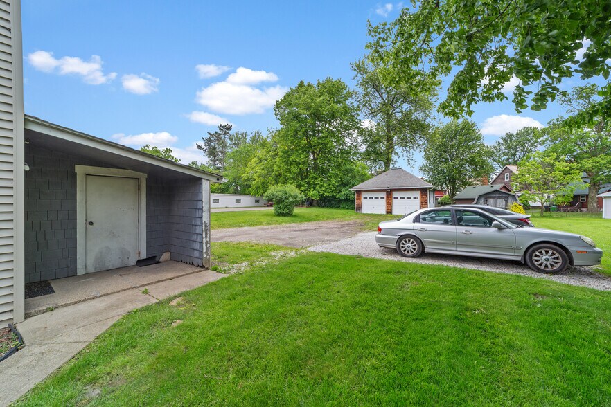 More Photos Of 579 Broadway Ave, Bedford Apartments For Sale