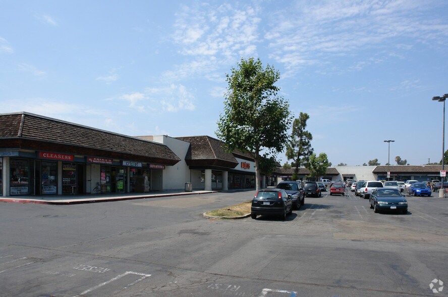 More Photos Of 1839 W Vista Way, Vista General Retail For Lease