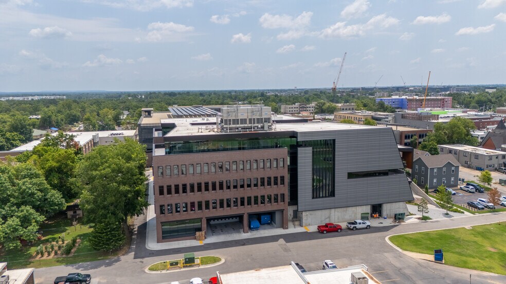 More Photos Of 215 NW A St, Bentonville Office Residential For Lease