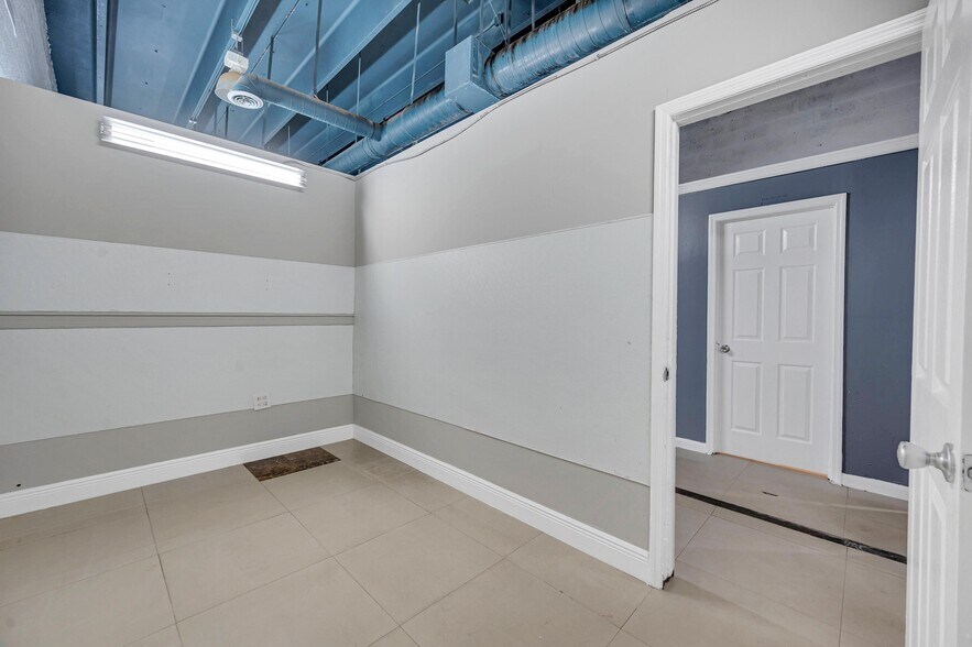 More Photos Of 4720-4796 NW 167th St, Miami Gardens Storefront Retail Office For Lease