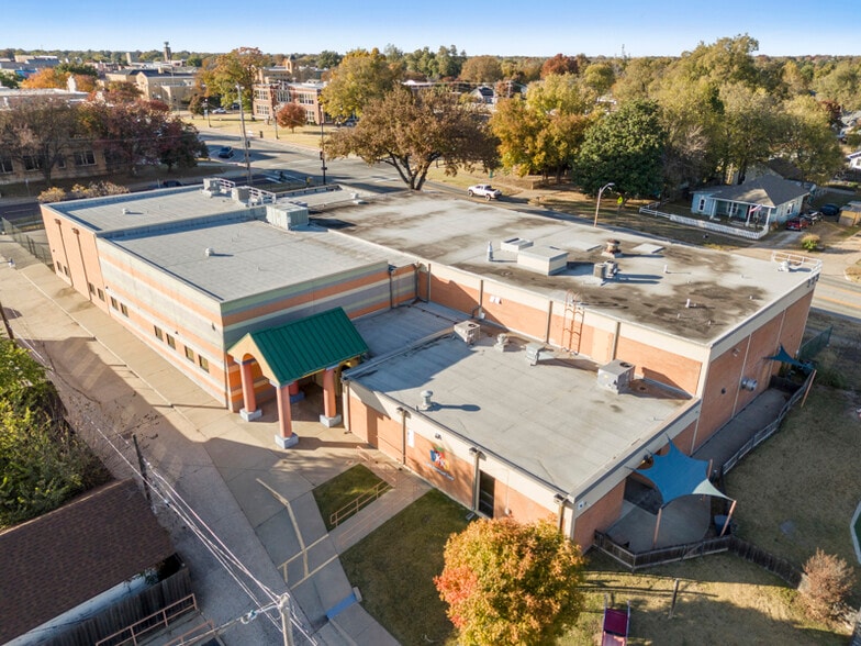 More Photos Of 702 E Grand Ave, Ponca City Office For Sale