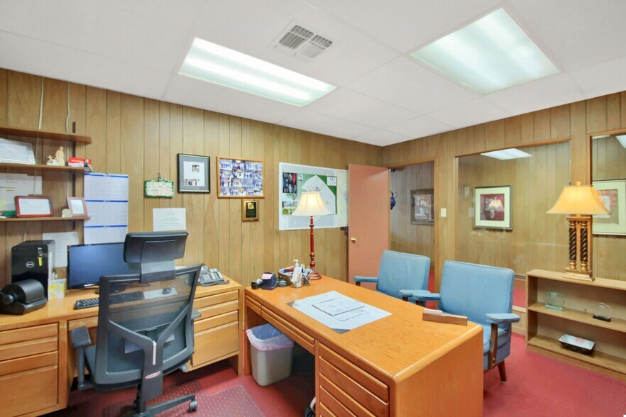 More Photos Of 202 N Main St, Taylor Loft Creative Space For Sale