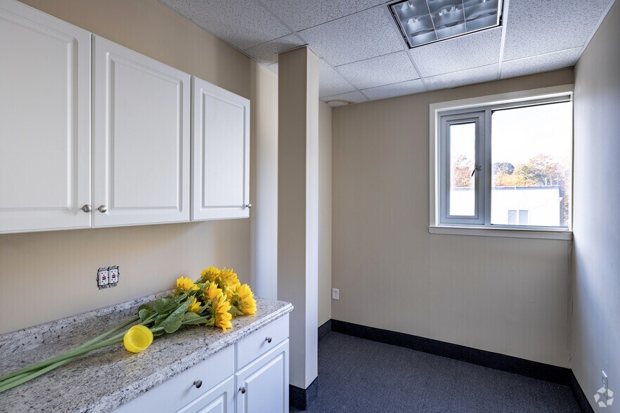 More Photos Of 315 Walt Whitman Rd, Huntington Station Office For Lease