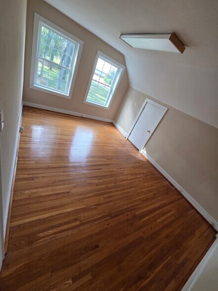 More Photos Of 5335 Airport Rd NW, Roanoke Storefront Retail Office For Lease