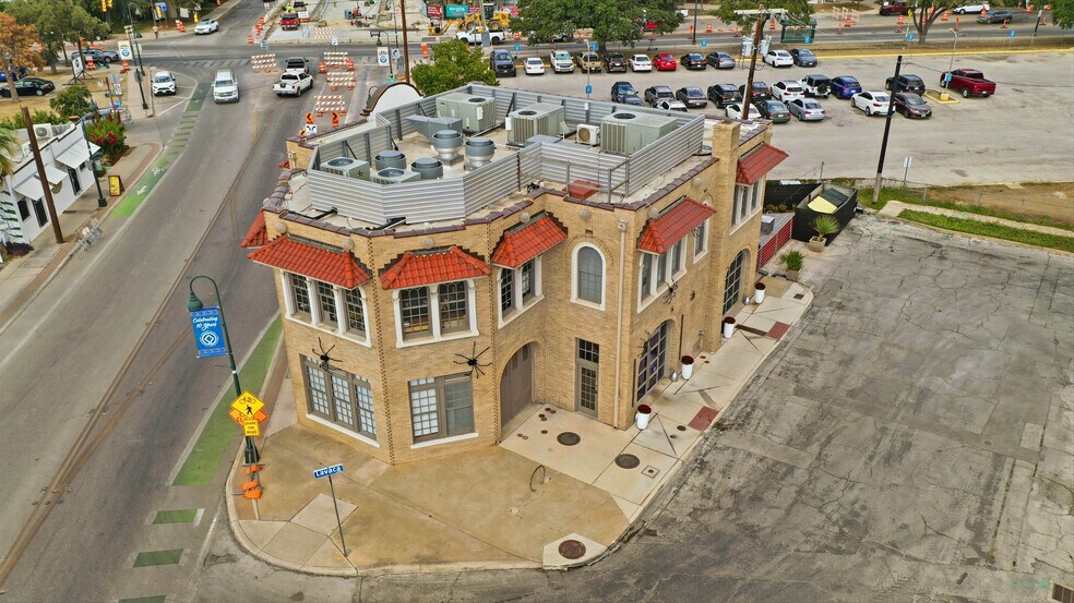 More Photos Of 604 S Alamo St, San Antonio Freestanding For Lease