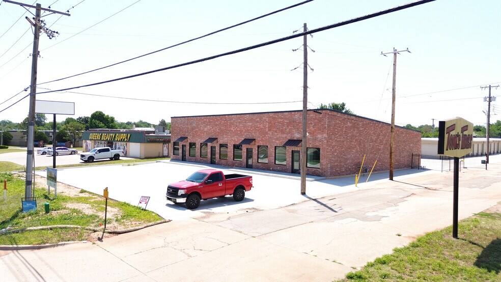 More Photos Of 3108 SE 44th St, Oklahoma City Flex For Lease