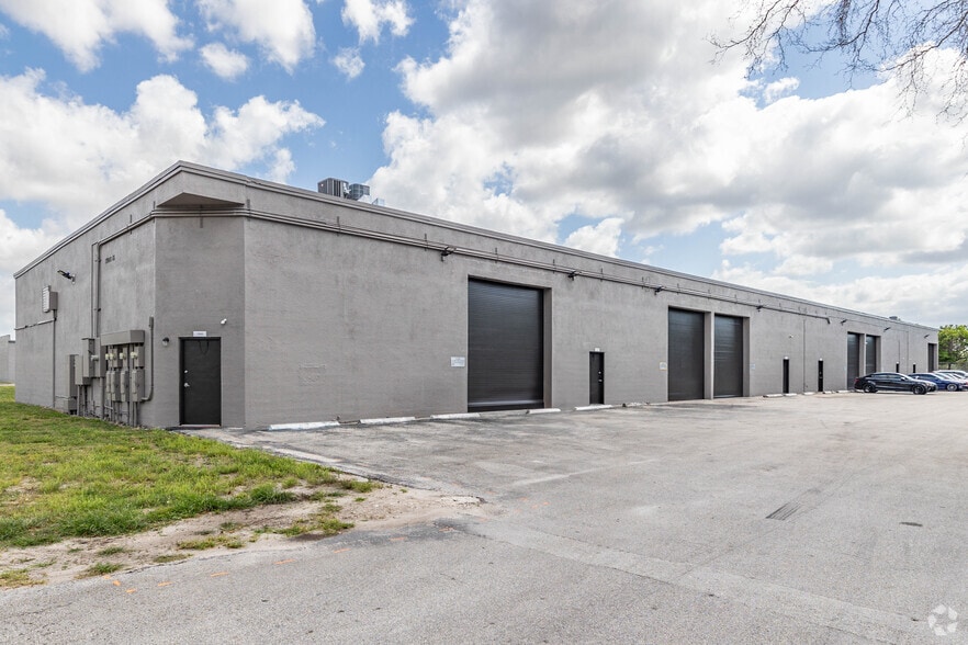 More Photos Of 13815-13831 SW 139th Ct, Miami Warehouse For Lease