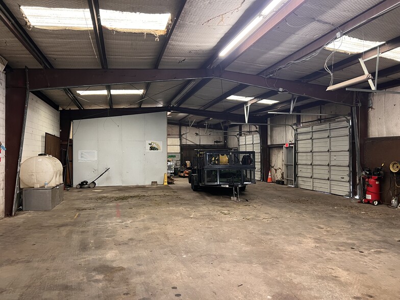 More Photos Of 1608 Tantor Rd, Dallas Distribution For Sale