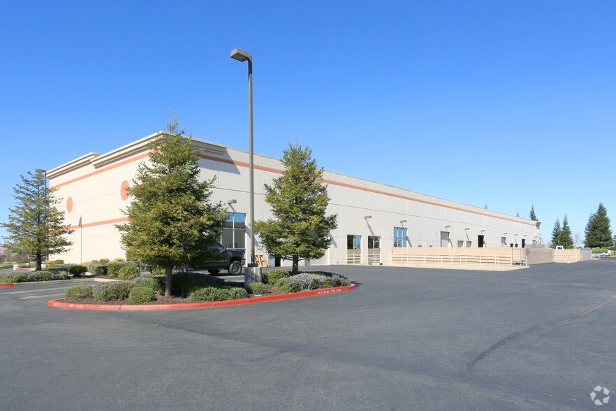 More Photos Of 10015 Foothills Blvd, Roseville Warehouse For Lease