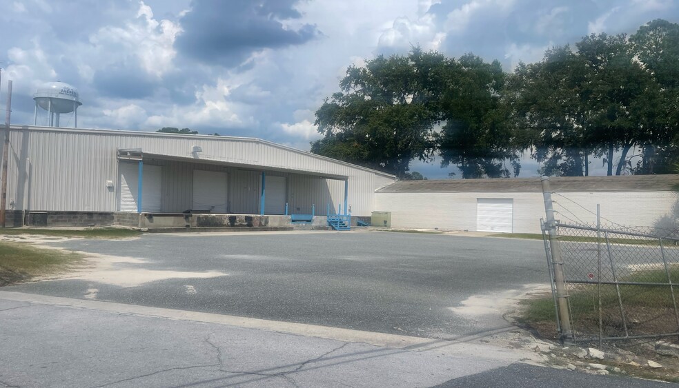 More Photos Of 1141 US Highway 41 NW, Jasper Distribution For Lease